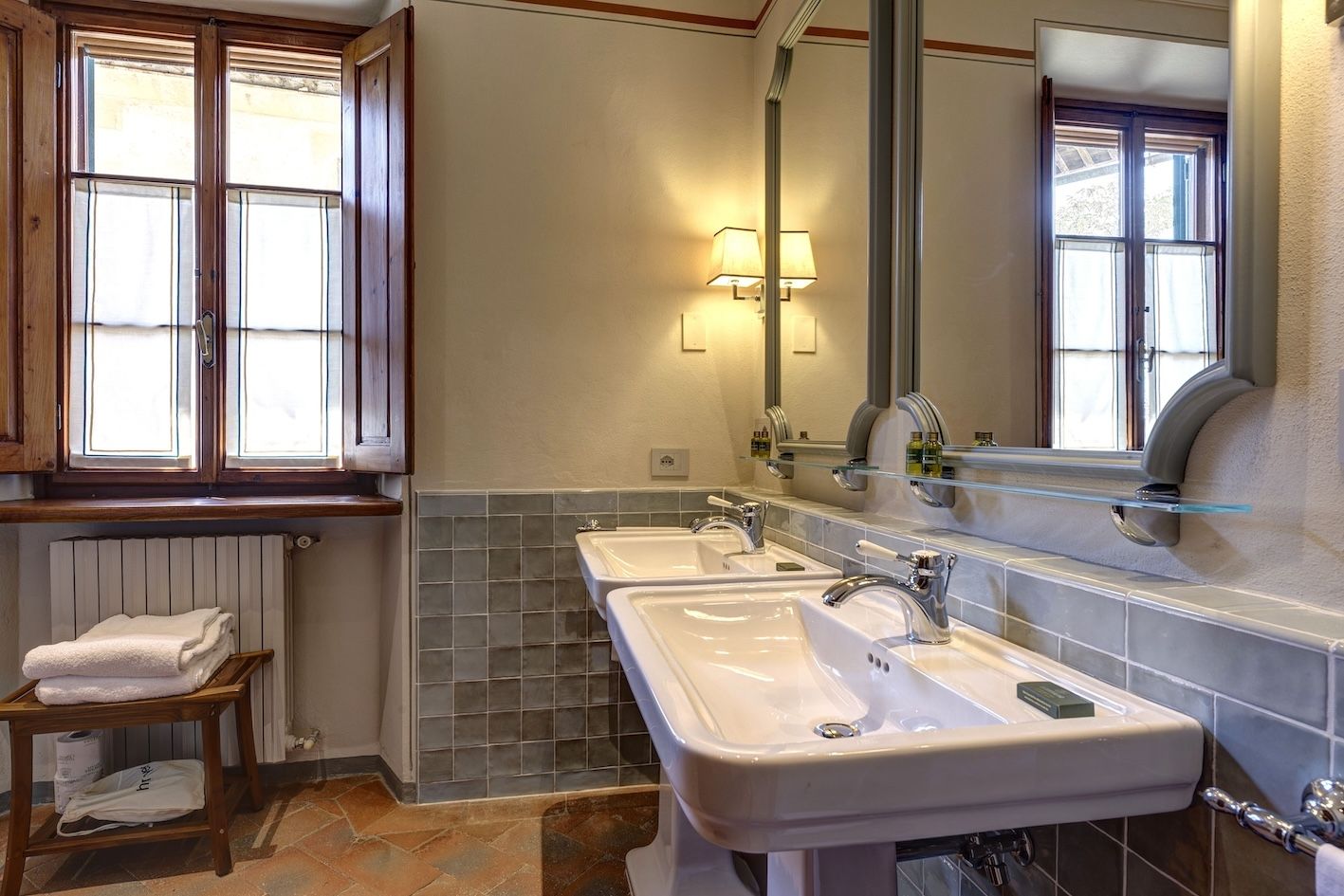 Villa Conca d'Oro Greve in Chianti Villa Le Barone bathroom
